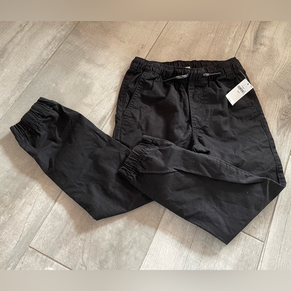 Gap kids black khakis pull on size 6-7 boys. Missed return window